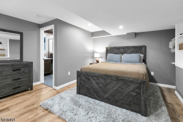 1 Vanderveer Dr, Bernards Twp., NJ 07920