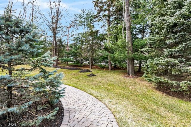 1 Vanderveer Dr, Bernards Twp., NJ 07920