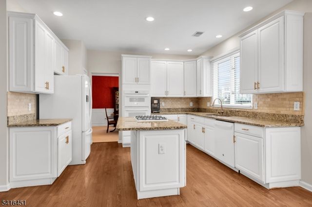 1 Vanderveer Dr, Bernards Twp., NJ 07920