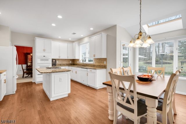 1 Vanderveer Dr, Bernards Twp., NJ 07920