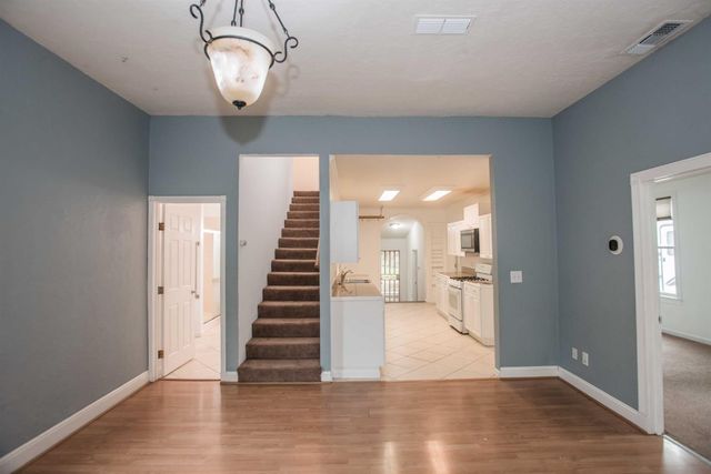 9695 Kent St, Elk Grove, CA 95624