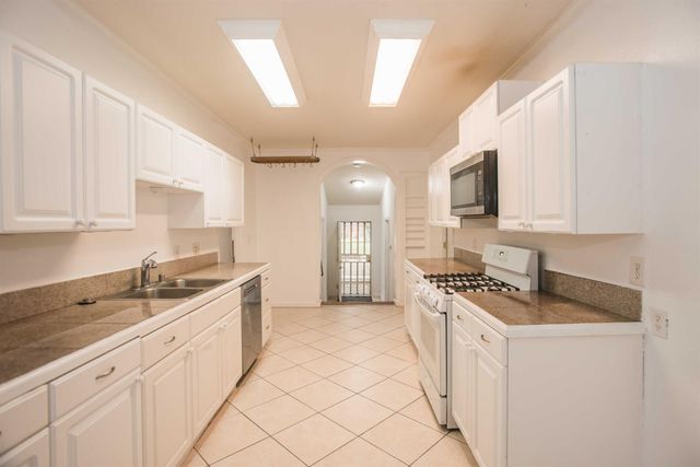 9695 Kent St, Elk Grove, CA 95624