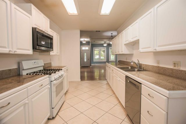 9695 Kent St, Elk Grove, CA 95624