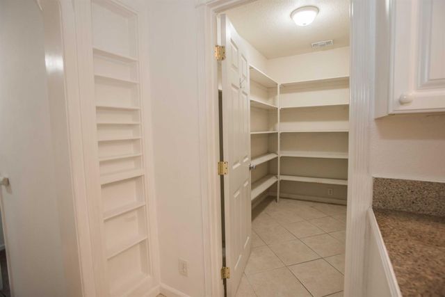 9695 Kent St, Elk Grove, CA 95624