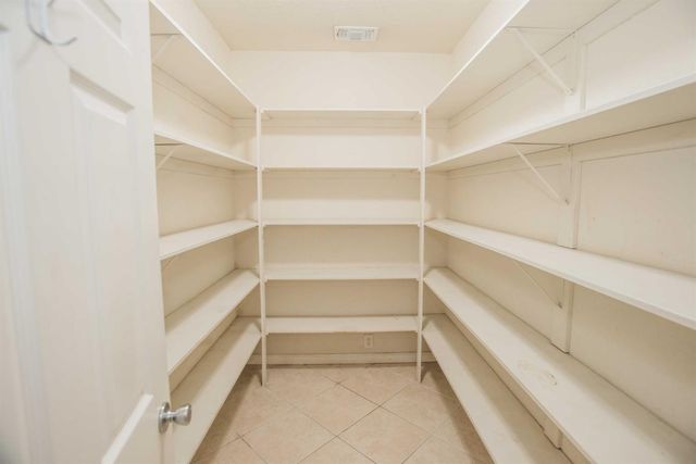 9695 Kent St, Elk Grove, CA 95624