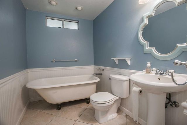 9695 Kent St, Elk Grove, CA 95624