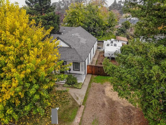 9695 Kent St, Elk Grove, CA 95624