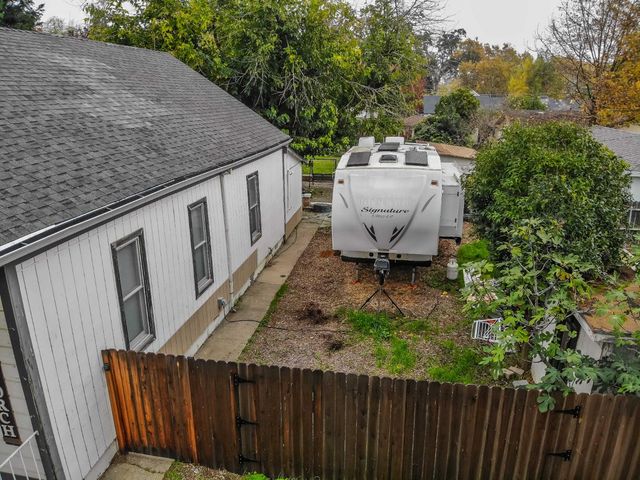 9695 Kent St, Elk Grove, CA 95624