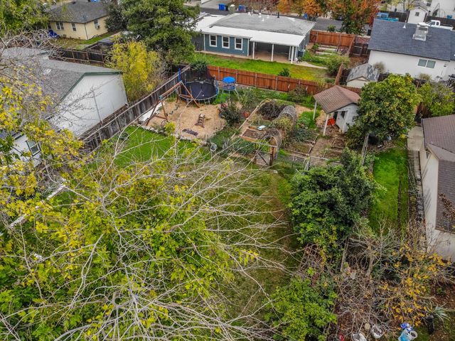 9695 Kent St, Elk Grove, CA 95624