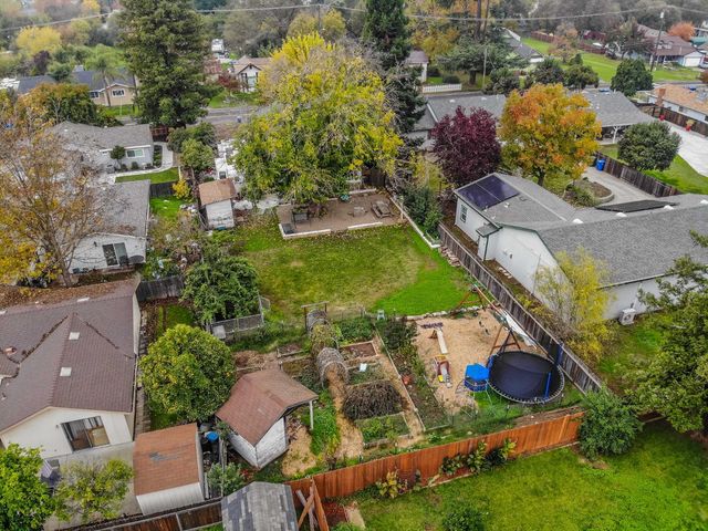 9695 Kent St, Elk Grove, CA 95624