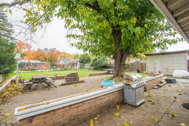 9695 Kent St, Elk Grove, CA 95624