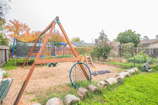 9695 Kent St, Elk Grove, CA 95624