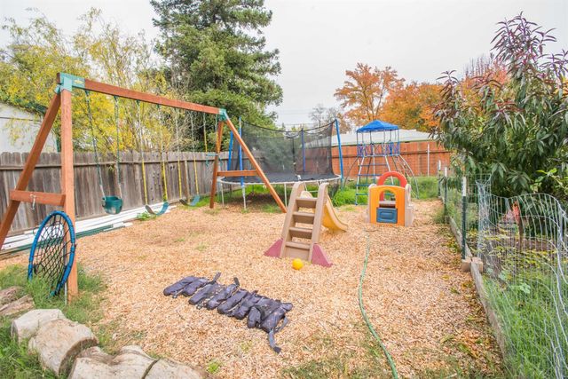 9695 Kent St, Elk Grove, CA 95624