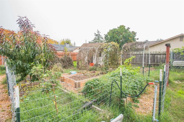 9695 Kent St, Elk Grove, CA 95624