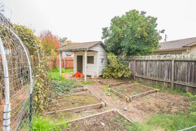 9695 Kent St, Elk Grove, CA 95624