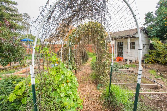 9695 Kent St, Elk Grove, CA 95624