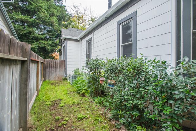 9695 Kent St, Elk Grove, CA 95624