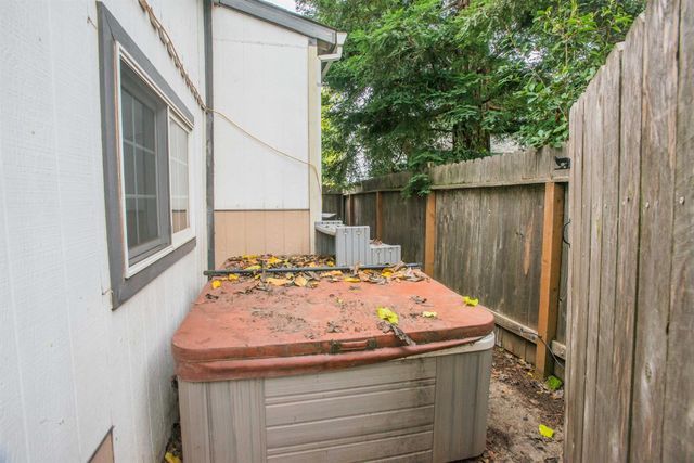 9695 Kent St, Elk Grove, CA 95624