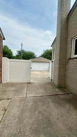 15111 Cameron Street, Southgate, MI 48195