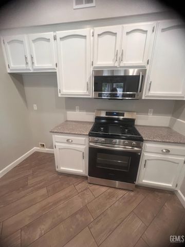 7815 Vaquero Avenue, Bakersfield, CA 93308