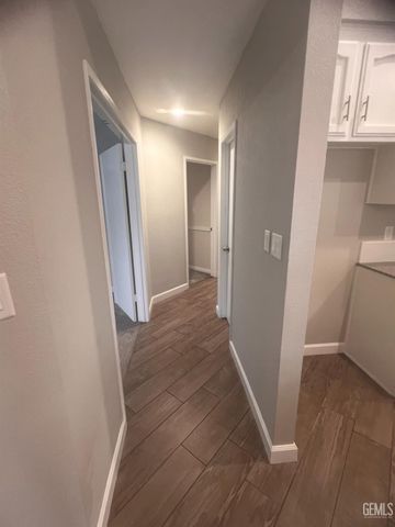 7815 Vaquero Avenue, Bakersfield, CA 93308