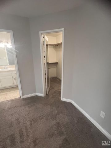 7815 Vaquero Avenue, Bakersfield, CA 93308