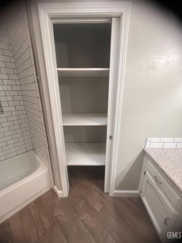 7815 Vaquero Avenue, Bakersfield, CA 93308