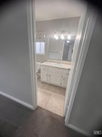 7815 Vaquero Avenue, Bakersfield, CA 93308