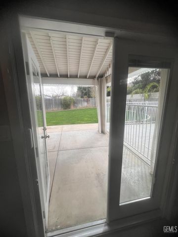 7815 Vaquero Avenue, Bakersfield, CA 93308