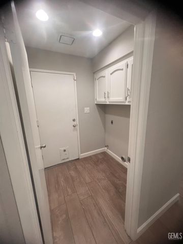 7815 Vaquero Avenue, Bakersfield, CA 93308