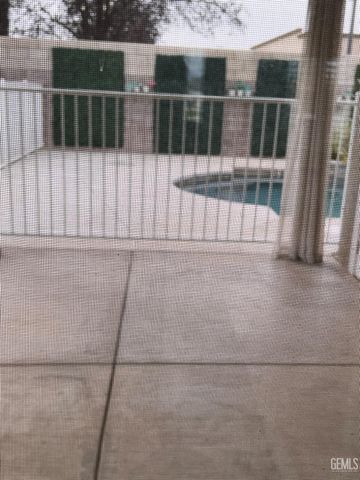 7815 Vaquero Avenue, Bakersfield, CA 93308