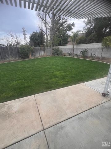 7815 Vaquero Avenue, Bakersfield, CA 93308