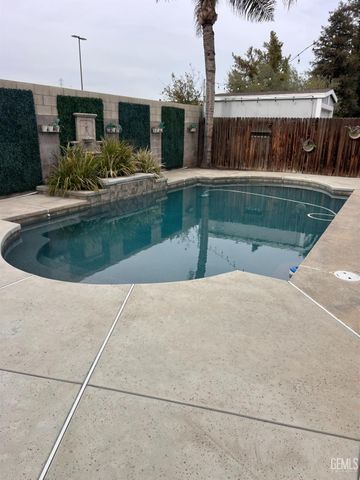 7815 Vaquero Avenue, Bakersfield, CA 93308