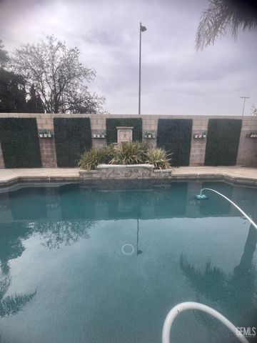 7815 Vaquero Avenue, Bakersfield, CA 93308