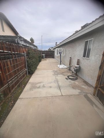 7815 Vaquero Avenue, Bakersfield, CA 93308