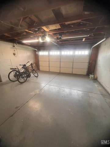 7815 Vaquero Avenue, Bakersfield, CA 93308