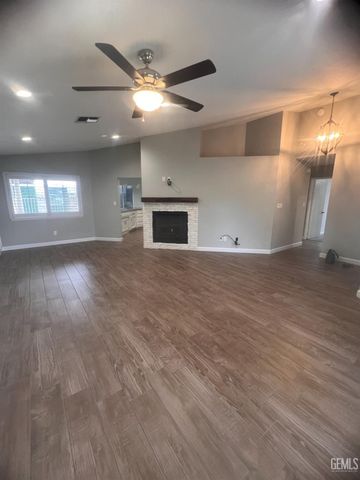 7815 Vaquero Avenue, Bakersfield, CA 93308