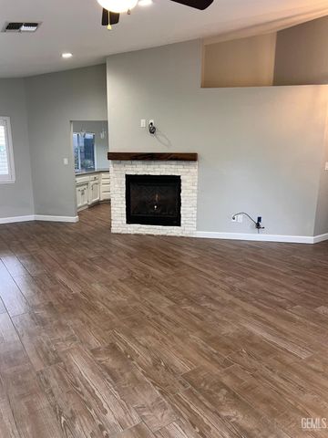 7815 Vaquero Avenue, Bakersfield, CA 93308