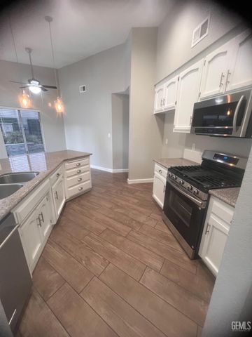 7815 Vaquero Avenue, Bakersfield, CA 93308