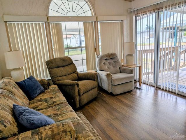 205 Bobolink Circle N, Palmview, TX 78572