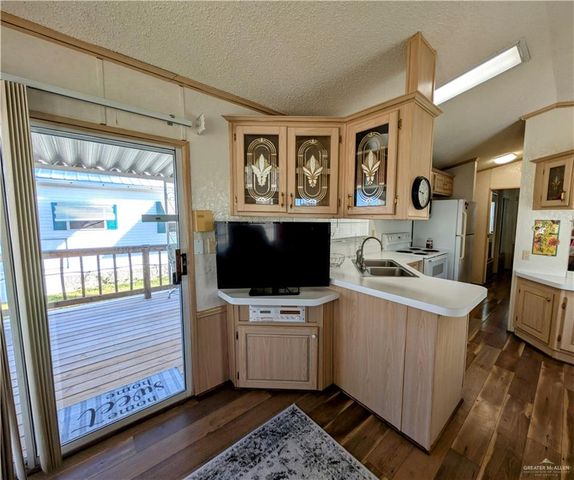 205 Bobolink Circle N, Palmview, TX 78572