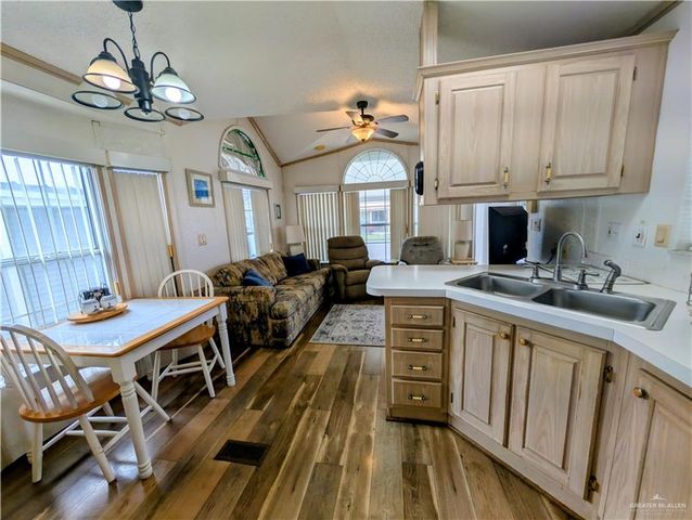 205 Bobolink Circle N, Palmview, TX 78572