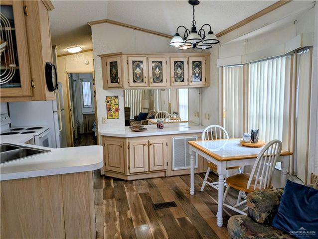 205 Bobolink Circle N, Palmview, TX 78572