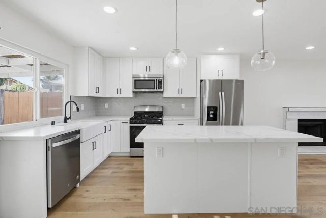 10544 Bandell, San Diego, CA 92126