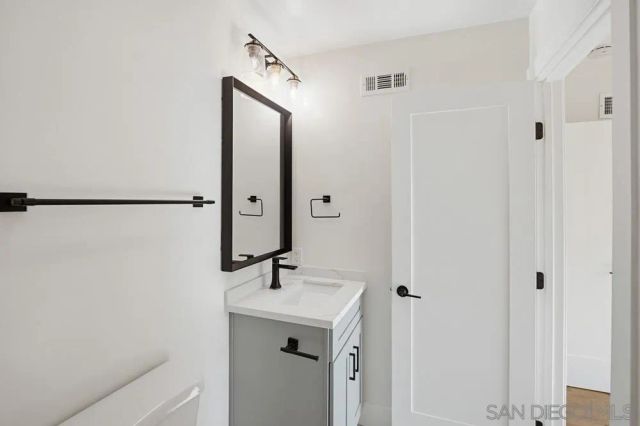 10544 Bandell, San Diego, CA 92126