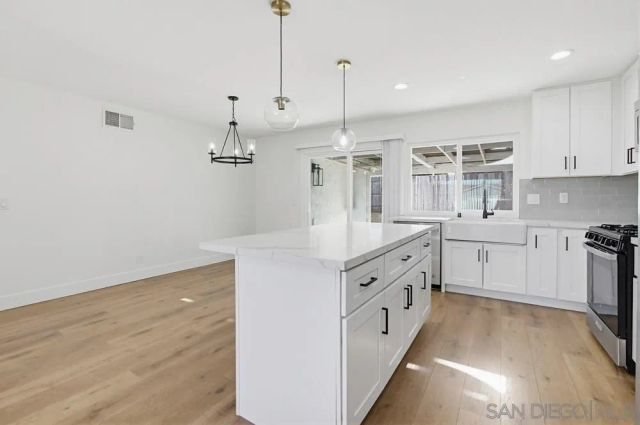 10544 Bandell, San Diego, CA 92126