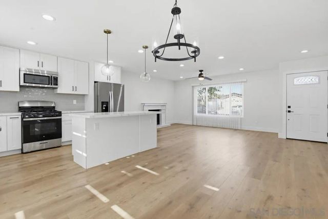 10544 Bandell, San Diego, CA 92126