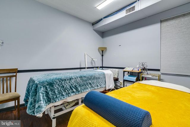 2420 WILSON BLVD, Arlington, VA 22201