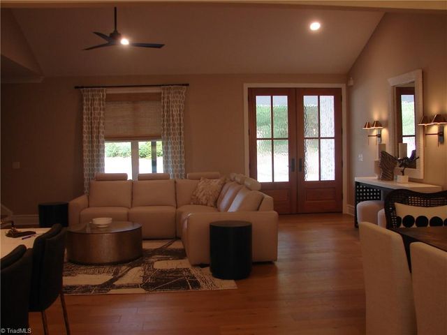 4034 Waterview Road, High Point, NC 27265