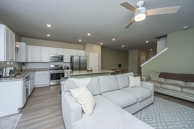 8016 Reagan Way, North Charleston, SC 29418